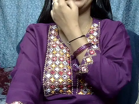 cute Dirty Diva online show from May 2026 04:10:01 PM