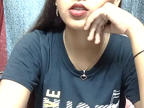 cute Dirty Diva online show from May 2026 02:33:02 PM