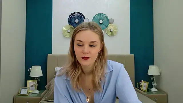 Molly Voss online show from February 2026 03:32:01 PM