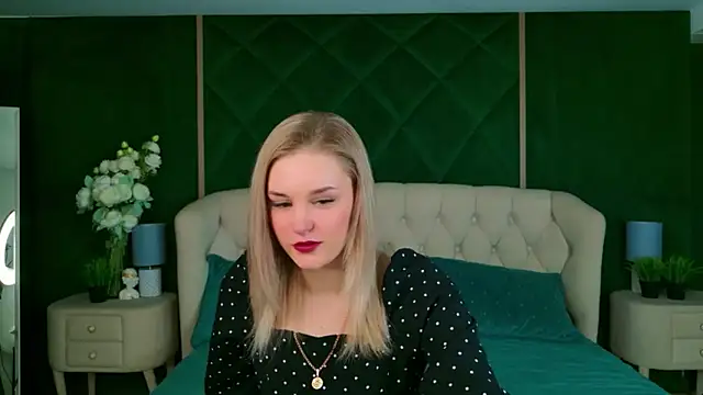 Molly Voss online show from February 2026 03:01:01 PM