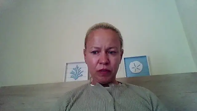 Snapshot of jennyblondeuk chatting on April 2026 05:09:01 PM jennyblondeuk online show from April 2026 05:09:01 PM