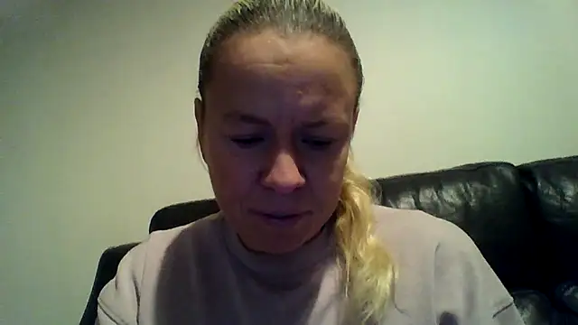 Snapshot of jennyblondeuk chatting on January 2026 04:47:02 PM jennyblondeuk online show from January 2026 04:47:02 PM