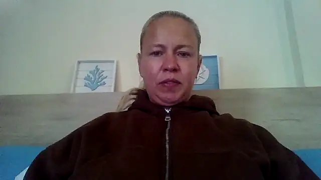 Snapshot of jennyblondeuk chatting on May 2026 04:21:02 PM jennyblondeuk online show from May 2026 04:21:02 PM