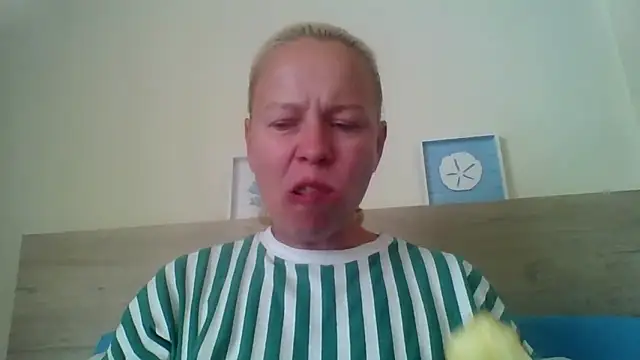 Snapshot of jennyblondeuk chatting on April 2026 03:24:01 PM jennyblondeuk online show from April 2026 03:24:01 PM