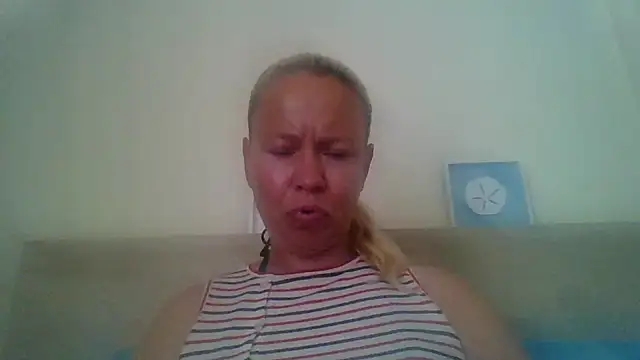 Snapshot of jennyblondeuk chatting on May 2026 01:58:02 PM jennyblondeuk online show from May 2026 01:58:02 PM