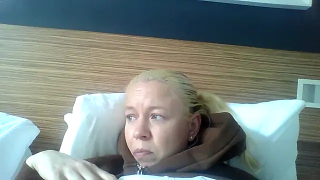 jennyblondeuk online show from April 2026 04:25:02 PM