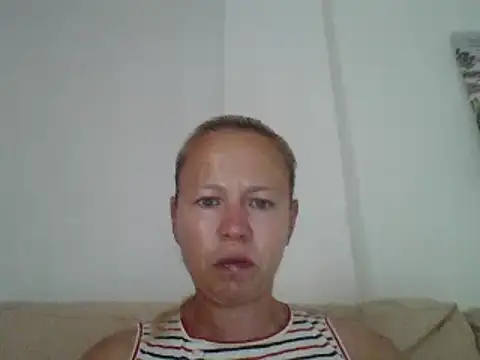 Snapshot of jennyblondeuk chatting on May 2026 04:35:01 PM jennyblondeuk online show from May 2026 04:35:01 PM