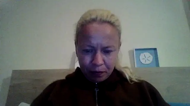 Snapshot of jennyblondeuk chatting on April 2026 09:43:02 PM jennyblondeuk online show from April 2026 09:43:02 PM