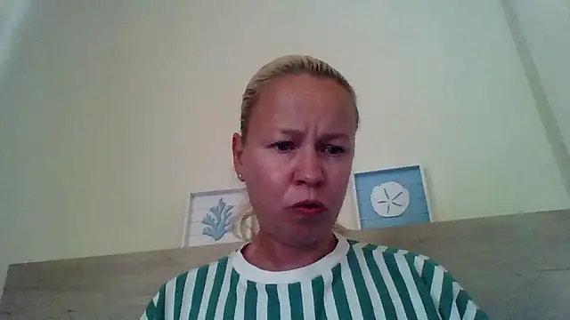 Snapshot of jennyblondeuk chatting on May 2026 01:57:01 PM jennyblondeuk online show from May 2026 01:57:01 PM