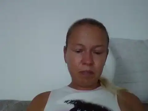Snapshot of jennyblondeuk chatting on July 2026 03:34:02 PM jennyblondeuk online show from July 2026 03:34:02 PM