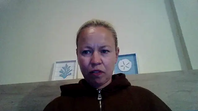 Snapshot of jennyblondeuk chatting on May 2026 06:56:01 PM jennyblondeuk online show from May 2026 06:56:01 PM