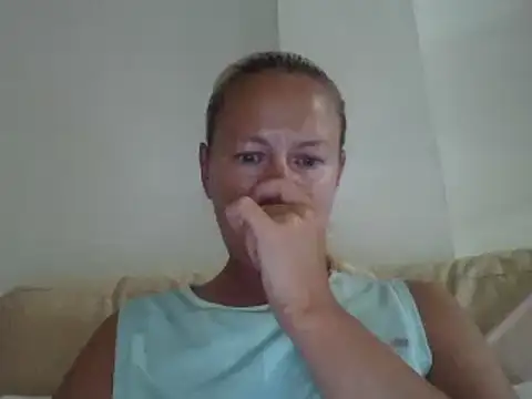 Snapshot of jennyblondeuk chatting on June 2026 08:28:01 PM jennyblondeuk online show from June 2026 08:28:01 PM