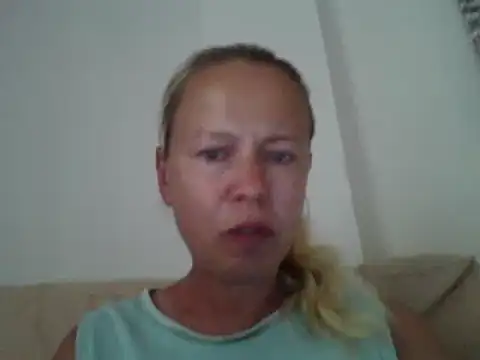 Snapshot of jennyblondeuk chatting on May 2026 06:58:01 PM jennyblondeuk online show from May 2026 06:58:01 PM