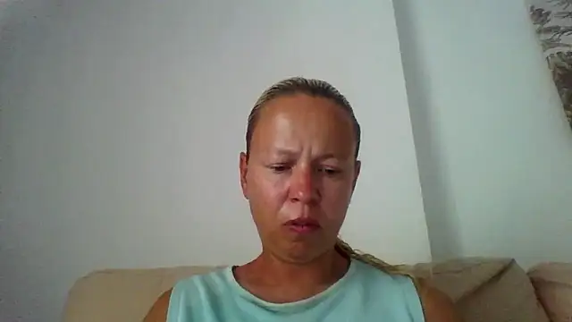 Snapshot of jennyblondeuk chatting on June 2026 04:41:01 PM jennyblondeuk online show from June 2026 04:41:01 PM