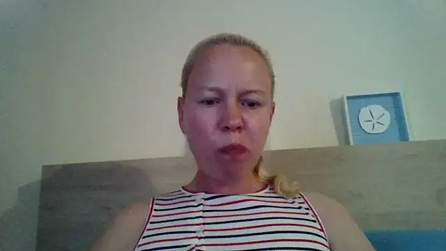 Snapshot of jennyblondeuk chatting on April 2026 06:10:01 PM jennyblondeuk online show from April 2026 06:10:01 PM