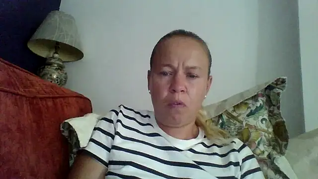 Snapshot of jennyblondeuk chatting on July 2026 04:15:01 PM jennyblondeuk online show from July 2026 04:15:01 PM