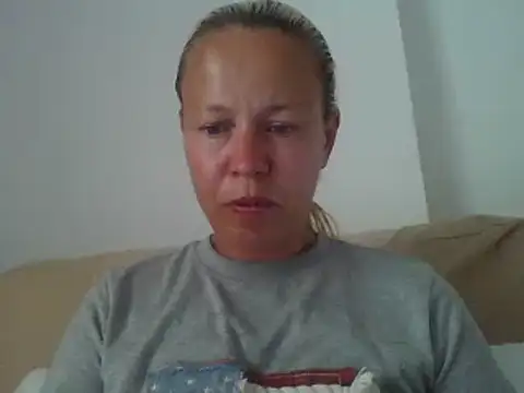 Snapshot of jennyblondeuk chatting on June 2026 05:34:01 PM jennyblondeuk online show from June 2026 05:34:01 PM