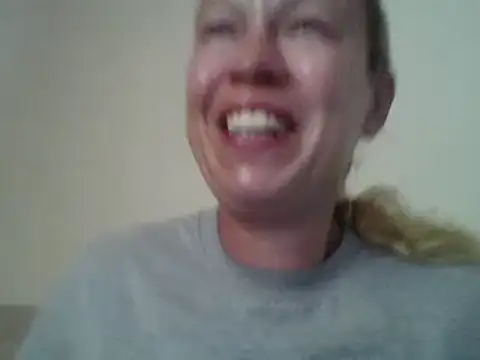 Snapshot of jennyblondeuk chatting on May 2026 06:17:01 PM jennyblondeuk online show from May 2026 06:17:01 PM