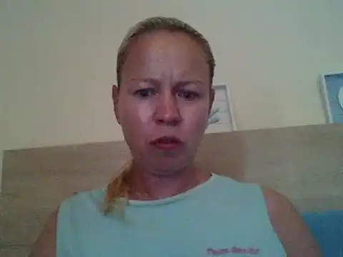 Snapshot of jennyblondeuk chatting on May 2026 05:18:01 PM jennyblondeuk online show from May 2026 05:18:01 PM