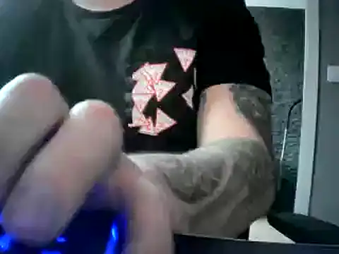 szalonywacek1 online show from December 2025 08:50:01 AM