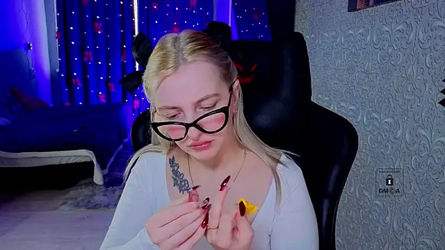 Eva Vibe  online show from March 2026 06:28:02 AM