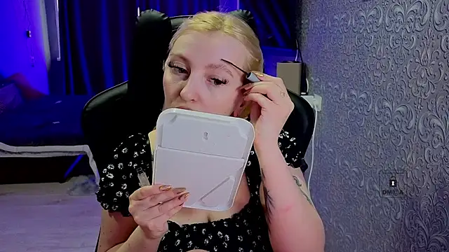 Eva Vibe  online show from April 2026 07:37:02 AM