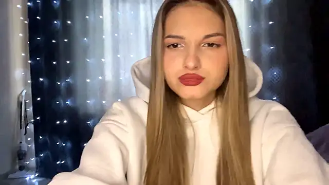 Snapshot of EmllyLighty chatting on January 2026 08:18:01 AM EmllyLighty online show from January 2026 08:18:01 AM