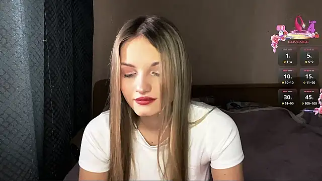 Snapshot of EmllyLighty chatting on February 2026 08:14:01 AM EmllyLighty online show from February 2026 08:14:01 AM