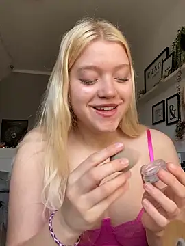 EmmiPemmi online show from April 2026 06:05:01 AM