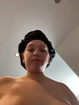 EmmiPemmi online show from February 2026 12:27:01 PM