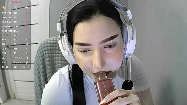 FaviolaHurl online show from December 2025 06:11:02 PM