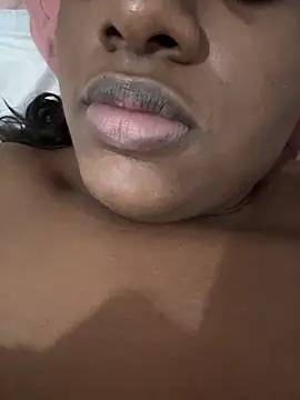 amorasecy online show from April 2026 12:05:01 AM