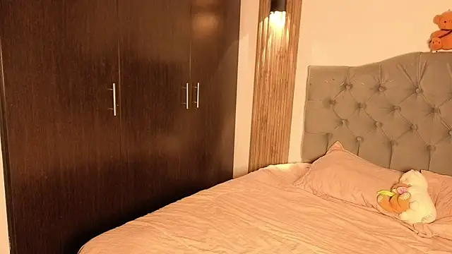 cute emmma online show from April 2026 11:02:02 AM