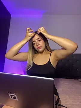 cute emmma online show from April 2026 11:12:01 AM