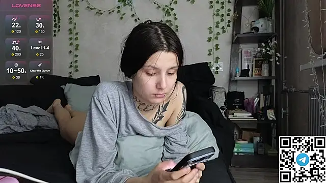 LeonaHinnes online show from April 2026 12:29:02 PM