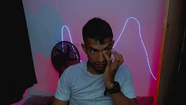 Snapshot of Yeison_777_ chatting on December 2025 03:41:02 AM Yeison 777 online show from December 2025 03:41:02 AM