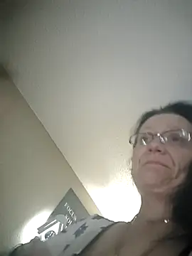 CrownedCuppa online show from April 2026 07:58:02 PM