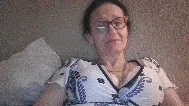 CrownedCuppa online show from April 2026 09:16:01 PM