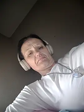 CrownedCuppa online show from April 2026 07:29:04 PM