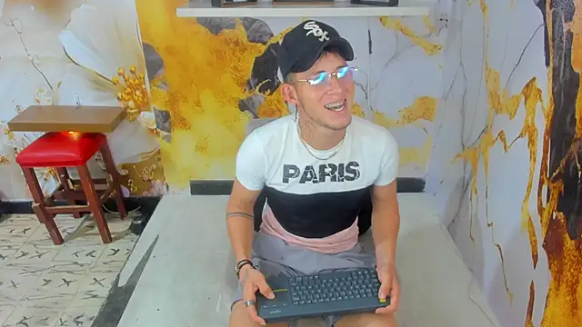 Chuck LatinBoy online show from December 2025 05:47:02 PM