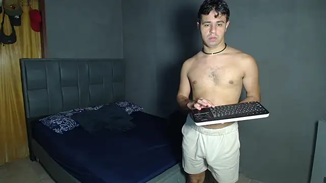 MAXIMILAINO-XXX online show from May 2026 11:52:01 PM