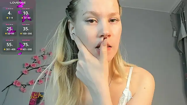 Nicolloves online show from February 2026 01:18:02 AM