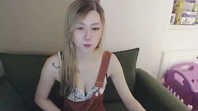 whitecat13 online show from April 2026 11:17:02 AM