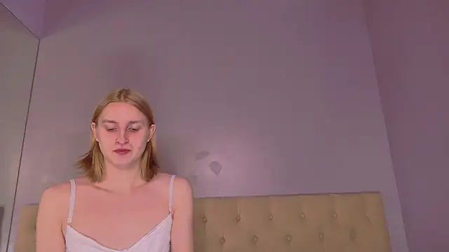 Cortie Crystal online show from January 2026 04:51:02 AM