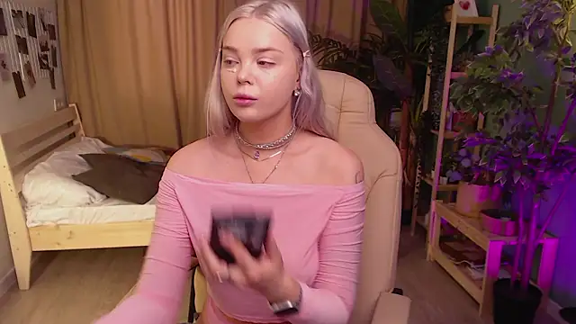 Leslie Caronn online show from February 2026 07:51:02 AM