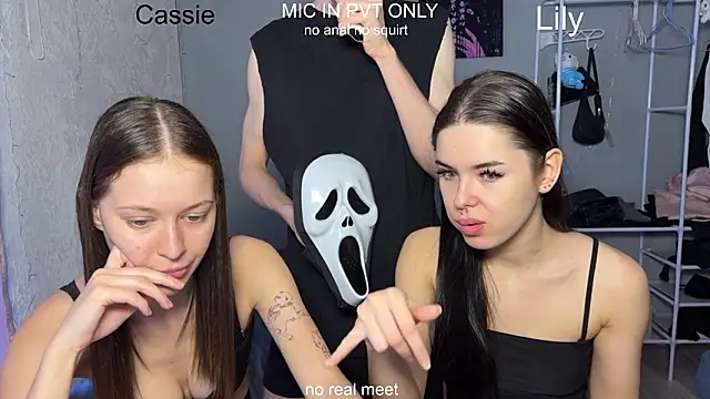 Snapshot of girls_secrets chatting on March 2026 10:15:01 AM girls secrets online show from March 2026 10:15:01 AM