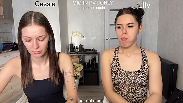 Snapshot of girls_secrets chatting on March 2026 10:43:02 AM girls secrets online show from March 2026 10:43:02 AM