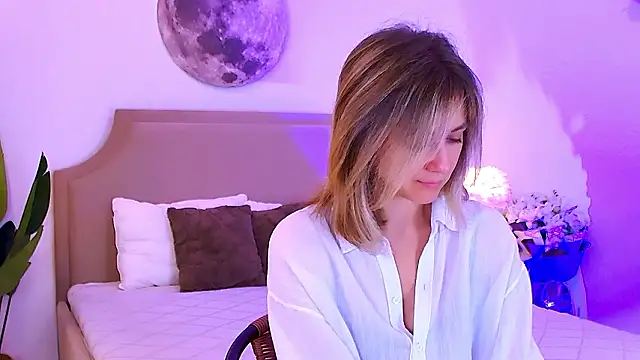 Snapshot of EmeraldGlow chatting on February 2026 02:47:02 PM EmeraldGlow online show from February 2026 02:47:02 PM