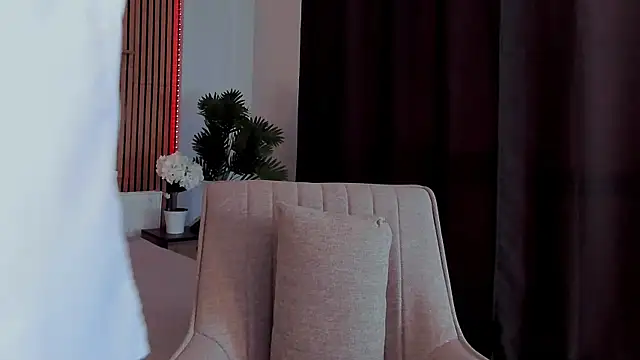 EmeraldGlow online show from April 2026 02:35:02 PM