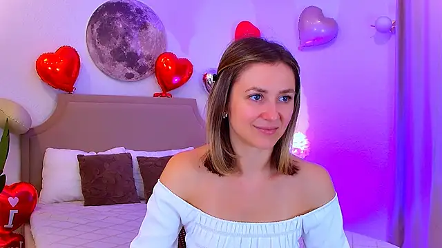 Snapshot of EmeraldGlow chatting on February 2026 02:39:02 PM EmeraldGlow online show from February 2026 02:39:02 PM